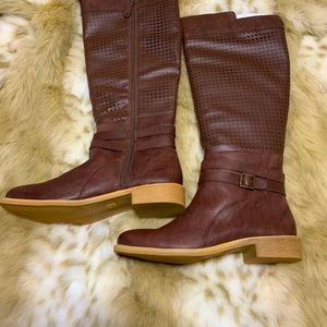 BRAND NEW LASER CUT LEATHER BROWN BOOTS. SIZE -11